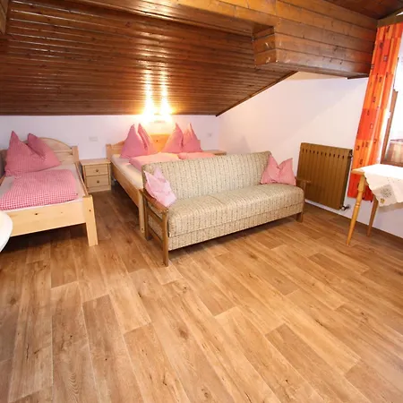 Apartment In Sankt Johann Im Pongau Near Ski Area Lägenhet